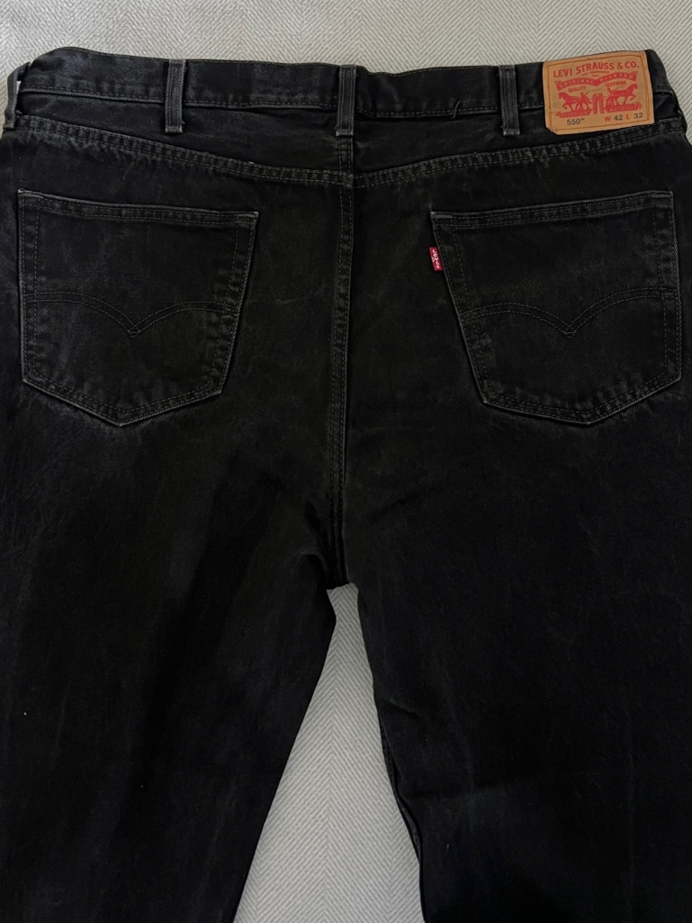 Levi's Black Denim 550 Relaxed Fit Jeans - Picture 4 of 4